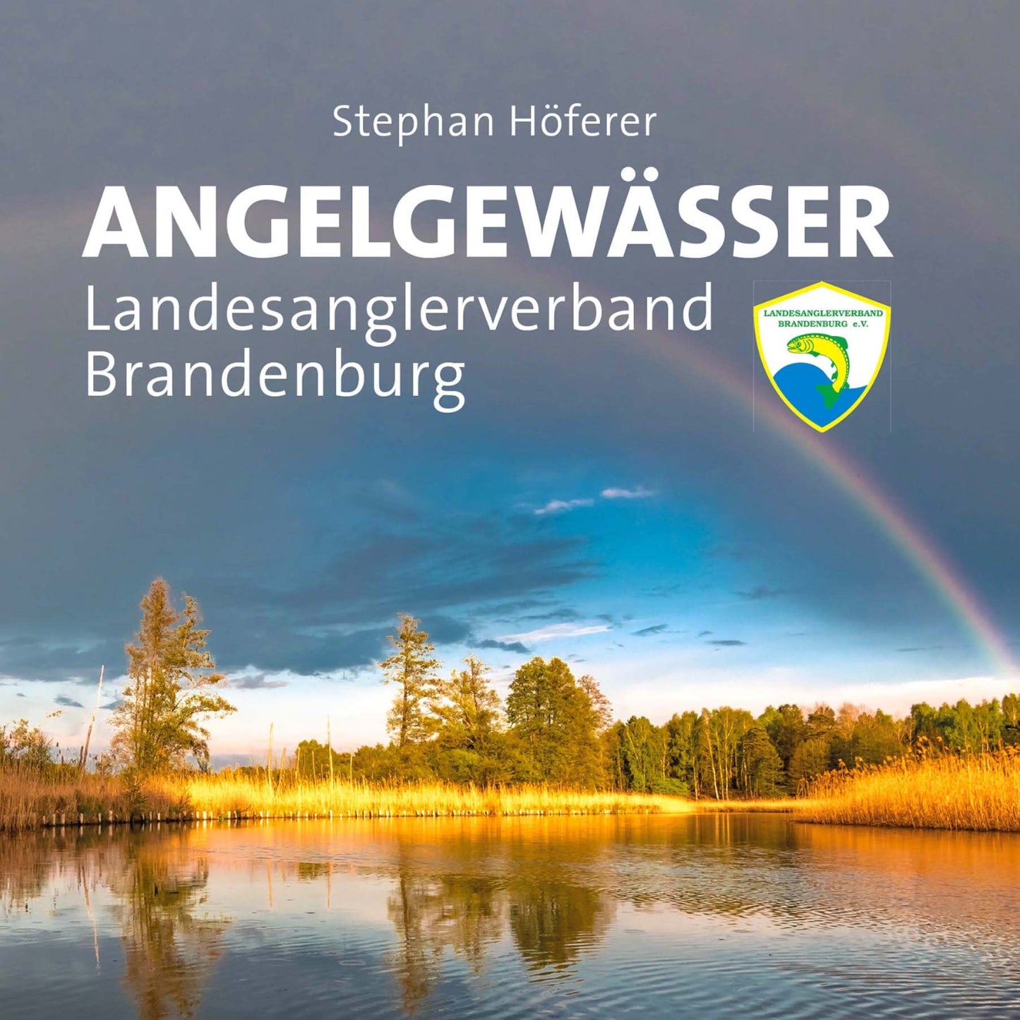 Die Gewässer des Landesanglerverbandes Brandenburg liegen inmitten einer intakten Natur mit reichen Fischbeständen. Ich kann nur jedem empfehlen, sich mal auf Entdeckungsreise zu begeben. Das Anglerparadies liegt in Brandenburg tatsächlich vor der Haustür, so Stephan Höferer, der diesen Angelführer Brandenburg zusammengestellt hat.
