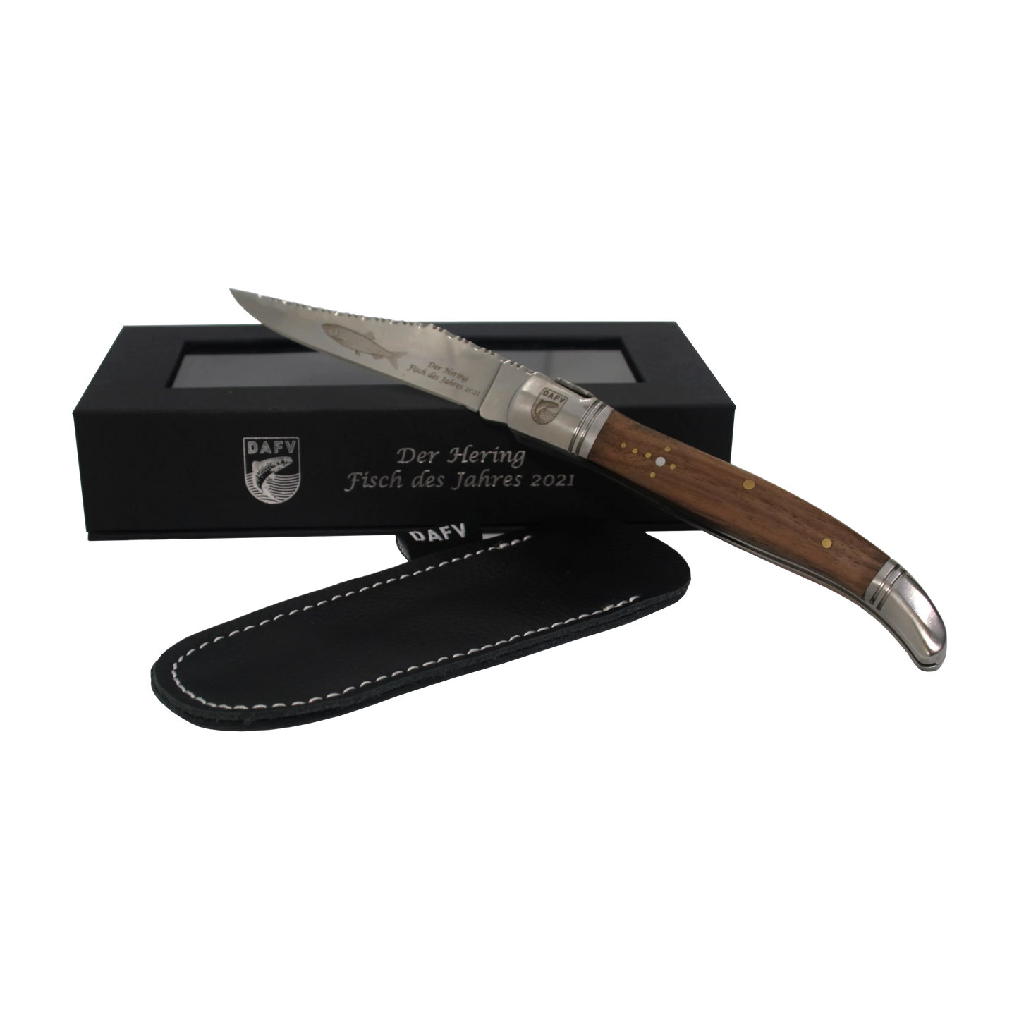 Das Sammlermesser Hering Fisch des Jahres 2021 wird mit einer edlen Box und einer Scheide geliefert.