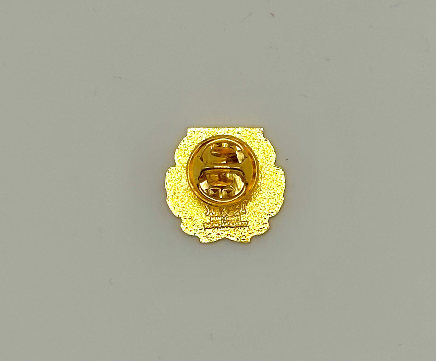 Vereinseigene Anstecknadel gold