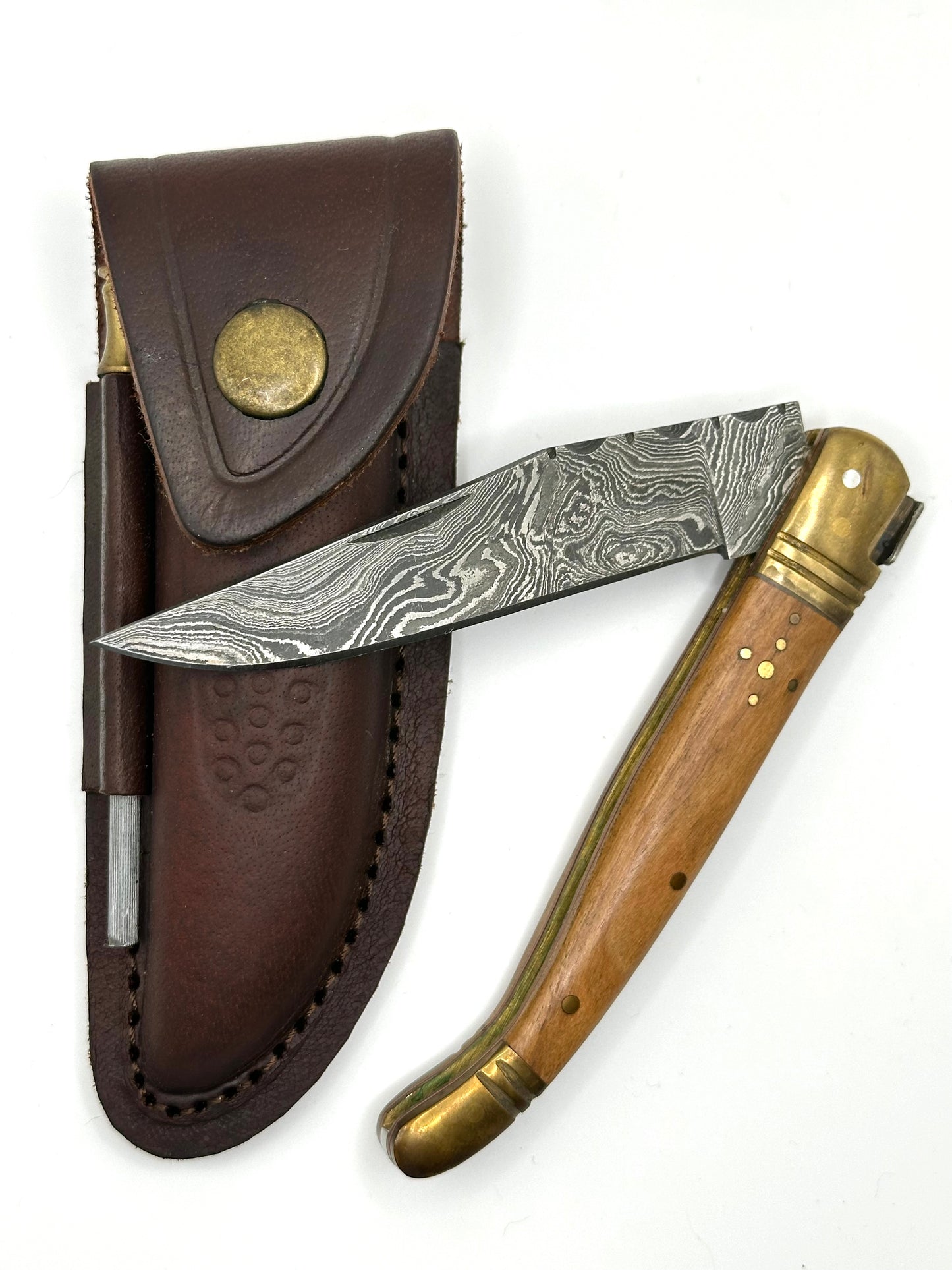 Edles Damast-Taschenmesser mit Griff aus Olivenholz, Lederscheide und Schärfer