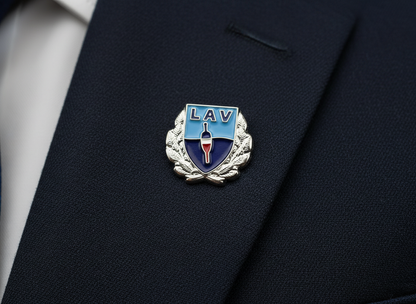 So ähnlich könnte Deine Anstecknadel für den Angelverein aussehen. Das hier ist die neue Anstecknadel des LAV Schleswig-Holstein.