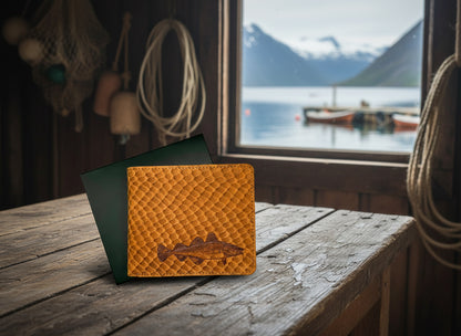 Streng limitiert und exklusiv im www.DAFV.shop: Das Portemonnaie DORSCH zum Fisch des Jahres 2024. Nur 100 Exemplare sind erhältlich.
