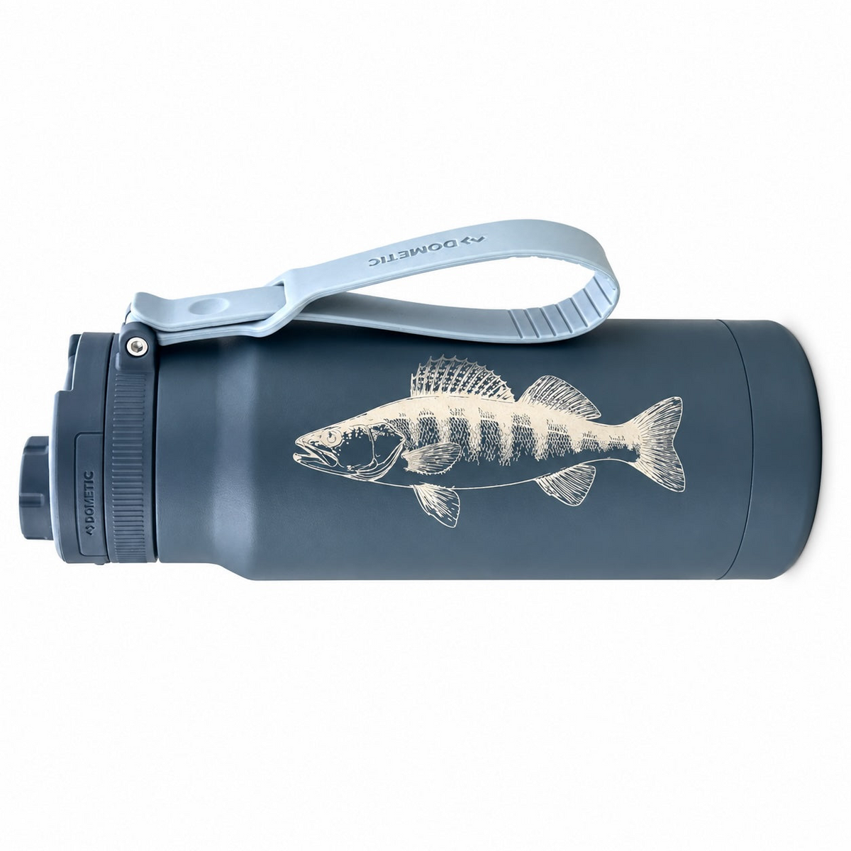 Dometic Chug Bottle Ocean 1 Liter mit silbernem Zandermotiv, liegend auf weißem Hintergrund
