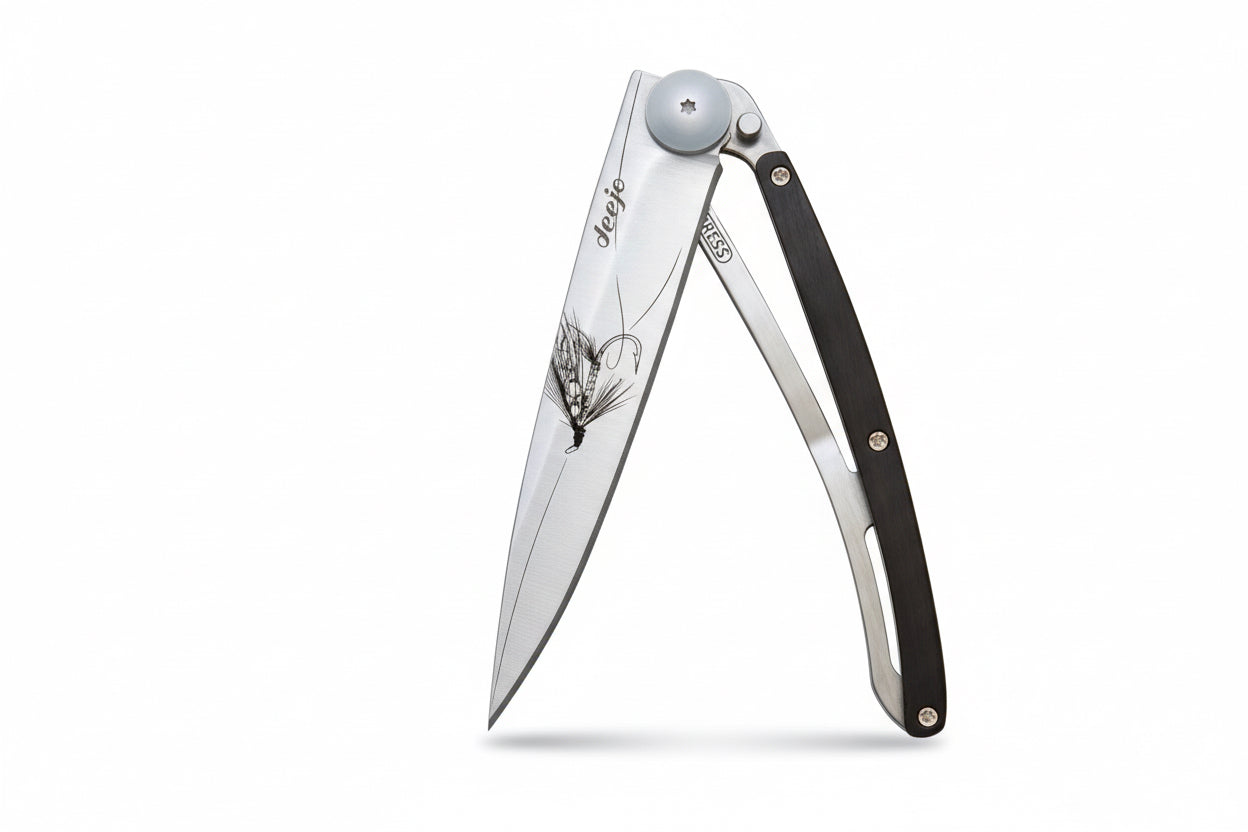 Dieses ultraleichte Taschenmesser mit der klassischen Fliege auf der Klinge ist ein wunderbares Geschenk für einen Fliegenfischer.